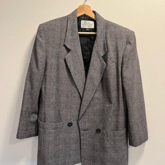 Oversized Woman's Blazer, Size 14 - Picture 4 of 4